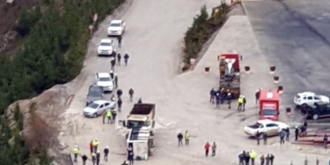 Balıkesir'de trafik kazası: 1 ölü, 25 yaralı