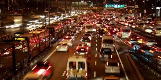 İstanbul'da trafik yoğunluğu yüzde 70'in üzerine çıktı