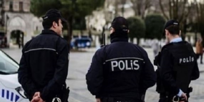 Bursa'da sanık yakınları iki polis memurunu darbetti