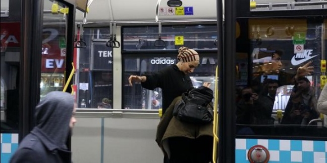 Yolcunun cep telefonu çalındı, şoför kimseyi otobüsten indirmedi