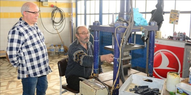 Yabancı hava yolu firmaları için mutfak ekipmanı üretiyor