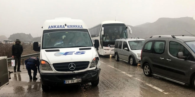 Kırıkkale'de trafik kazaları: 8 yaralı