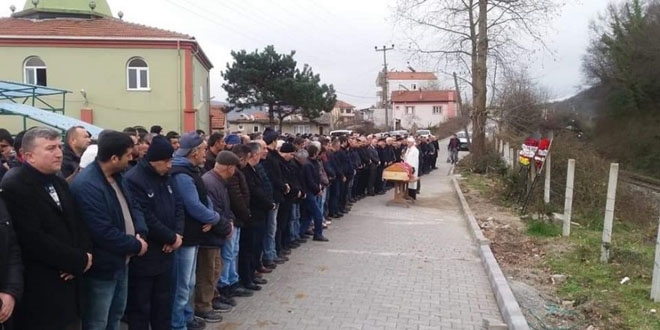 Kalp krizi sonucu ölen muhtar toprağa verildi