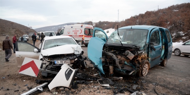 Tokat'ta zincirleme trafik kazas: 9 yaral