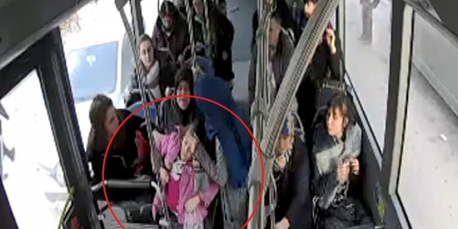 Bayılan çocuk için halk otobüsünü hastaneye sürdü