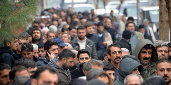 6 aylık geçici işe 5 saatte 3 bin başvuru