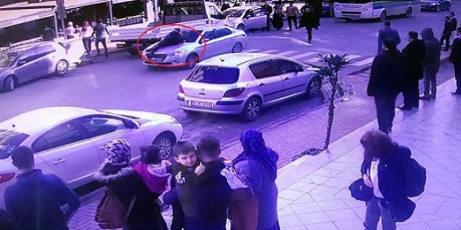 Eski eşindeki kızını kaçırdı! Engel olmak isteyen güvenlikçiyi araçla sürükledi