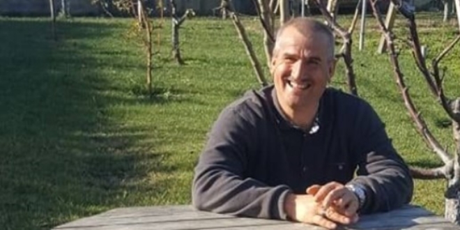 Yoldaki çelik halata takılan motosiklet sürücüsü ağır yaralandı