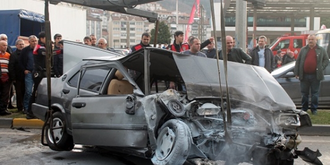 Zonguldak'ta otomobille tr arpt: 1 l, 2 yaral