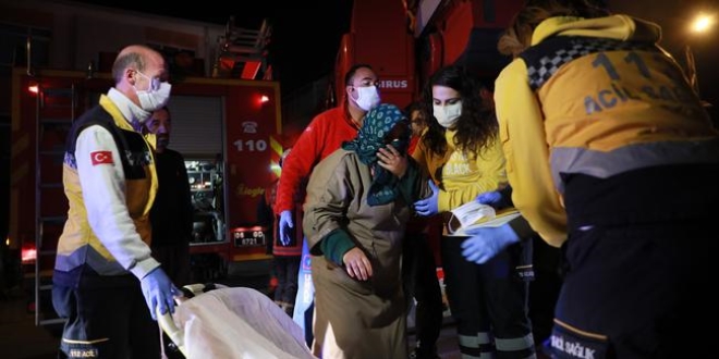 15 yaşındaki çocuk, mahsur kalan kadını kurtardı