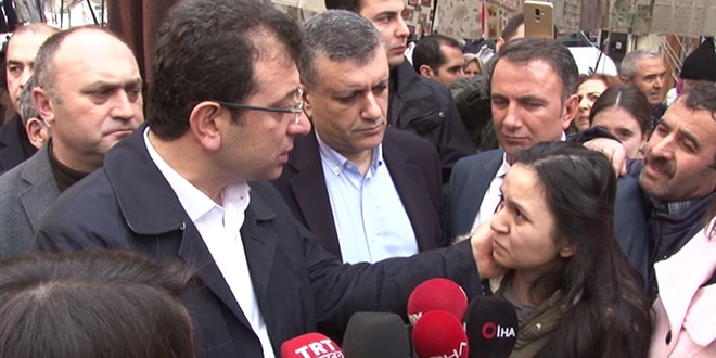 İmamoğlu, işsizim diye ağlayan genç kızı teselli etti