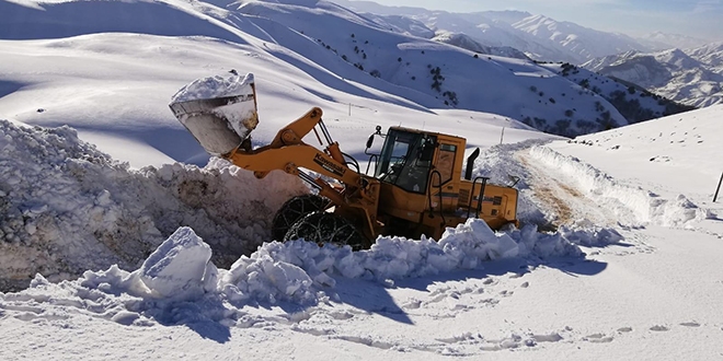 Karla kaplı karakol yolu 4 günde açıldı