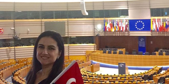 Dilek öğretmen Avrupa Parlamentosu'nda