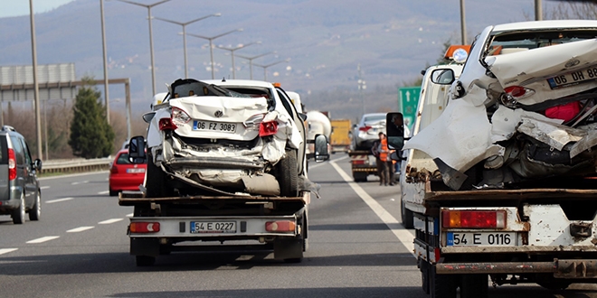 Anadolu Otoyolu'nda zincirleme trafik kazası: 8 yaralı