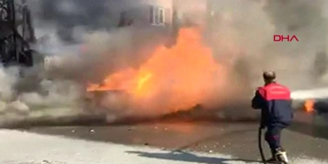 Şanlıurfa'da elektrik trafosunda patlama; araçlar alev aldı