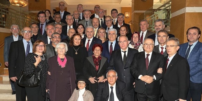 Yıldırım, okul arkadaşları ve öğretmenleriyle buluştu