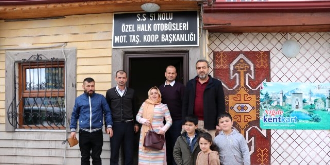Dalgın kadın, altın dolu çantayı durakta unuttu!