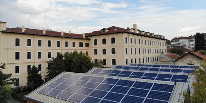 Saint-Joseph Lisesi öğrencileri güneşten elektrik üretiyor