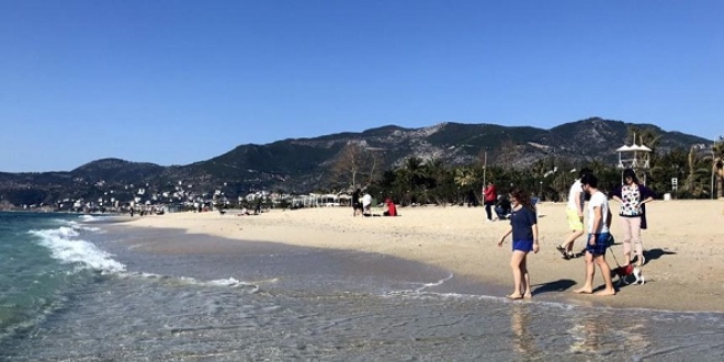 Alanya'da şubat ayında deniz keyfi