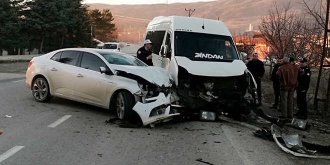 Tokat'ta trafik kazası: 7'si öğrenci 10 yaralı