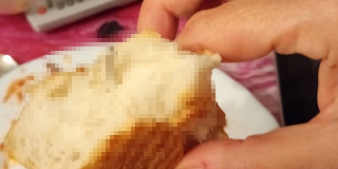 Ekmeğin içinden çıkan cisim şoke etti