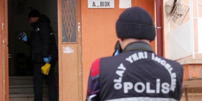 Pratisyen hekim evinin banyosunda ölü bulundu
