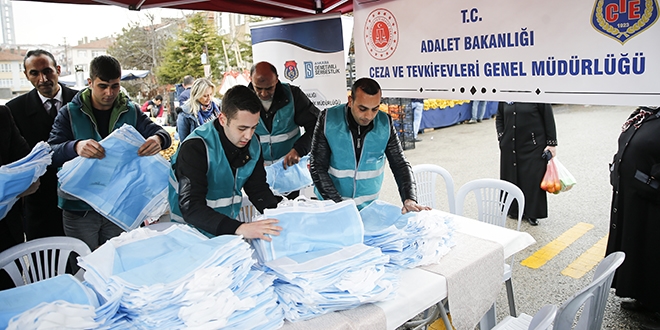Hükümlülerin ürettiği bez çantalar pazarda dağıtıldı