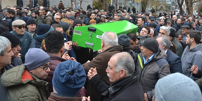 Evinde ölü bulunan doktor son yolculuğuna uğurlandı