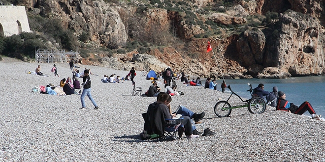Antalya'da şubat ayında nisan havası yaşanıyor