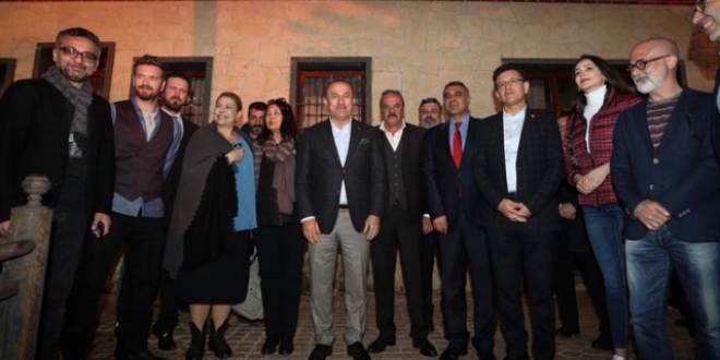 Bakan Çavuşoğlu dizi setini ziyaret etti