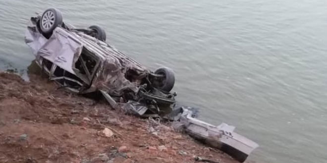 Otomobil nehre uçtu: 2 ölü, 2 yaralı