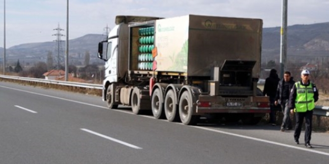 Tankerdeki gaz sızıntısı yol kapattırdı