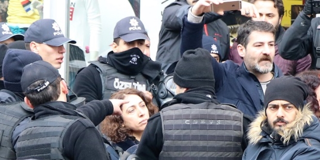 HDP'li vekil polis memurunun kolunu ısırdı
