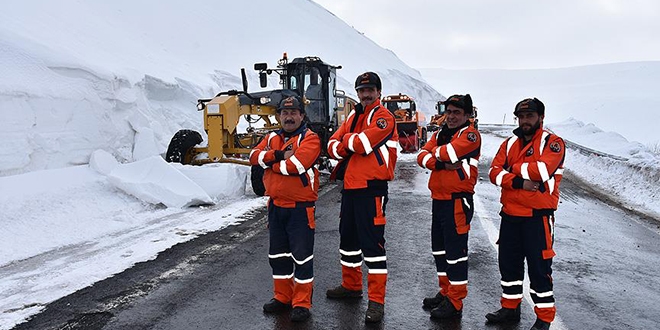Kar savaşçılarının tehlikeli kış mesaisi