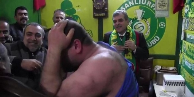 'Babo bu adam 5 yıl önce neredeydi?' deyip kıyafetini yırttı