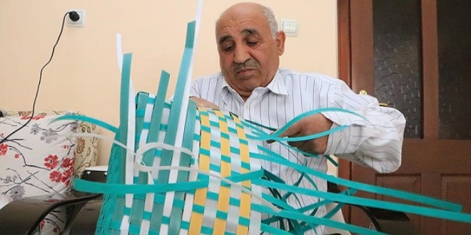 Ambalaj atıklarından 20 yıldır çanta yapıyor