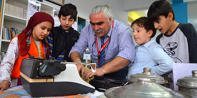 Öğretmen çift 40 yıl biriktirdikleri eşyalardan sergi açtı