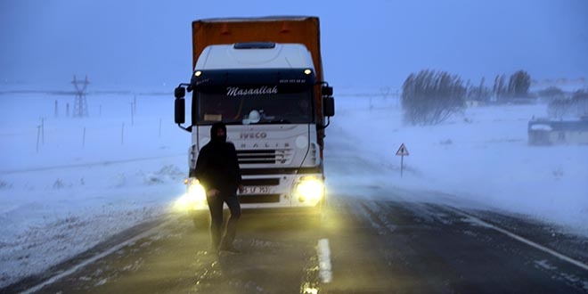 Ardahan-Erzurum kara yolu ulaşıma kapandı