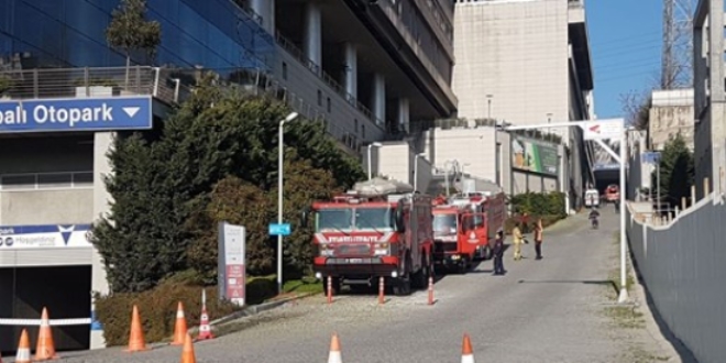 İstanbul'da AVM'nin sinema salonunda yangın paniği