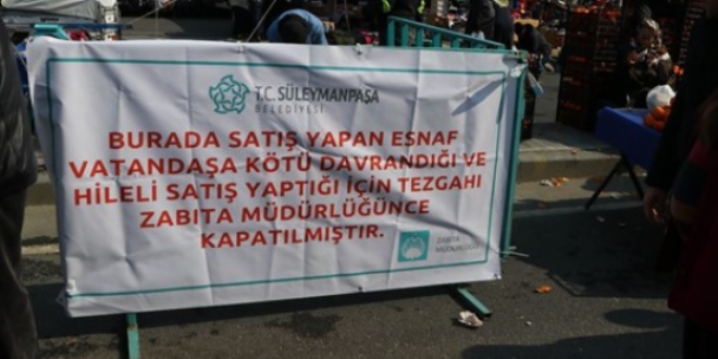 Pazarcıya cezası pankartla duyuruldu