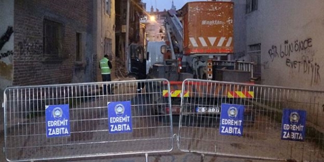 Tarihi evin yanındaki 2 bina tahliye edildi