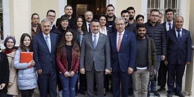 Bakan Pakdemirli, üniversitede ders vermeye başladı