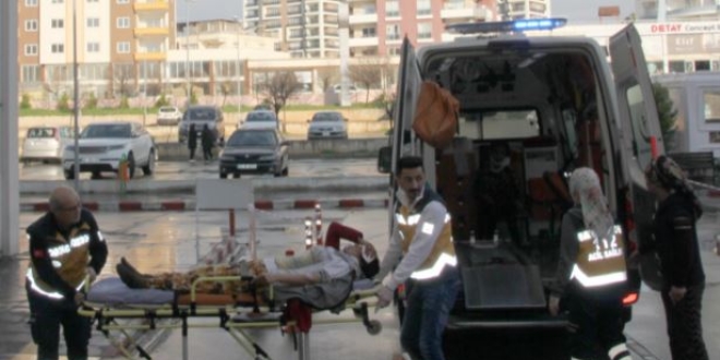 Tarım işçilerini taşıyan midibüs devrildi: 1 ölü, 15 yaralı