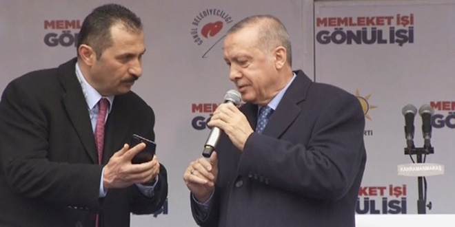 Cumhurbaşkanı Erdoğan'a mitingi böldüren 'telefon'