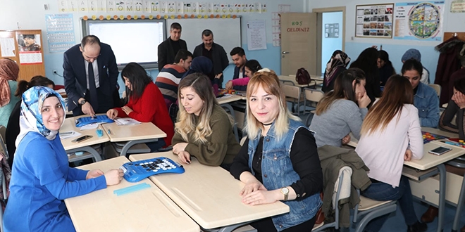 Hakkari'deki öğretmenlere atölye eğitimi