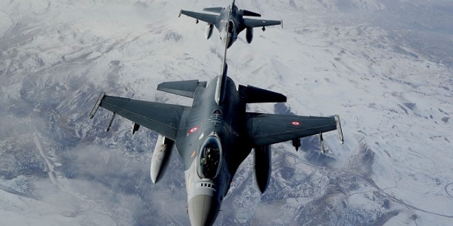 Irak'ın kuzeyine hava harekatı