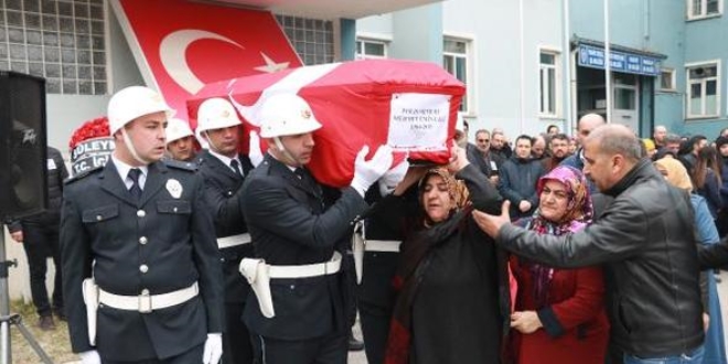 Aort damarı yırtılan polis, son yolculuğuna uğurlandı