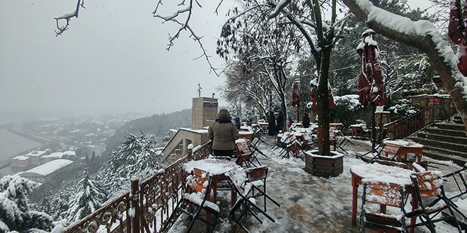 İstanbul'da kar yağışı devam ediyor