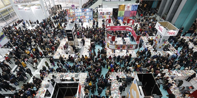 Ankara Kitap Fuarı'na yoğun ilgi