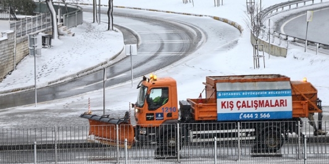 stanbul'da karla mcadelede 7 bin kii grev yapt